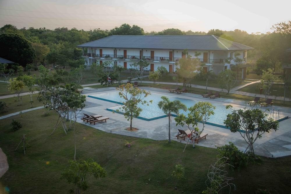 Sungreen Resort Habarana Esterno foto